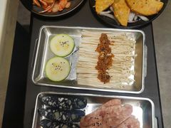 -山野的朋友露营炭火烤肉