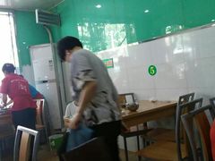 大堂-清真老铁家灌汤包