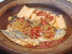 -阿瓦山寨·湘菜现炒·剁椒鱼头王(咸阳总店)
