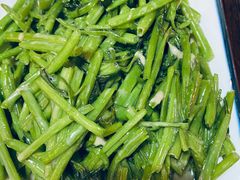 -虾弄弄海派小龙虾·牛羊蝎子火锅