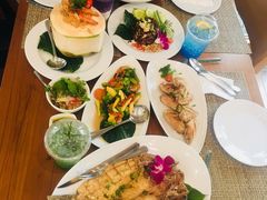 -Chom Cafe and Restaurant