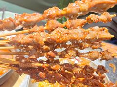 -何妹湿辣牛肉·粤式烧烤砂煲(桂雅路店)
