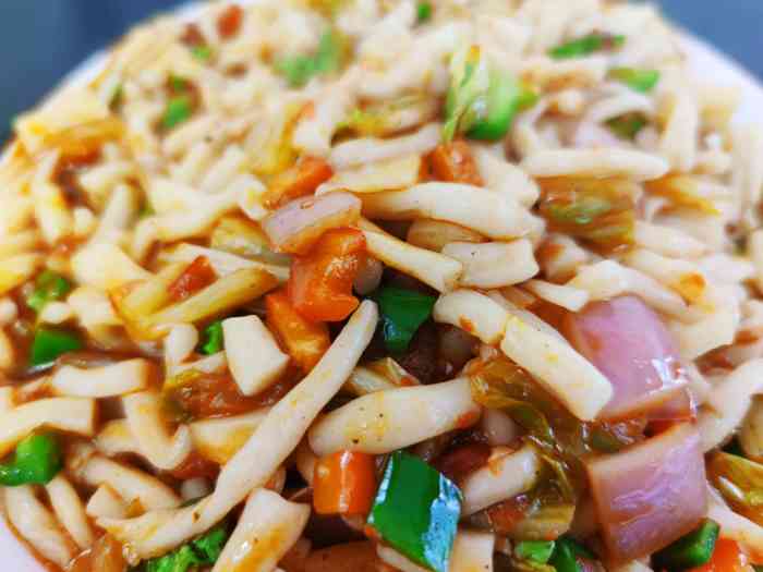 美厨娘的小吃店-"一直都挺想吃她家的【椒麻鸡皮带面】因为.