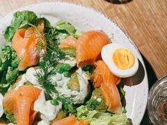 烟熏三文鱼色拉配水波蛋-Wagas沃歌斯(大学路店)