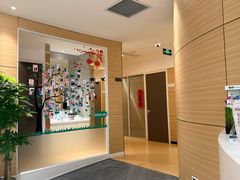 -瑞尔齿科(上海长风大悦城店)