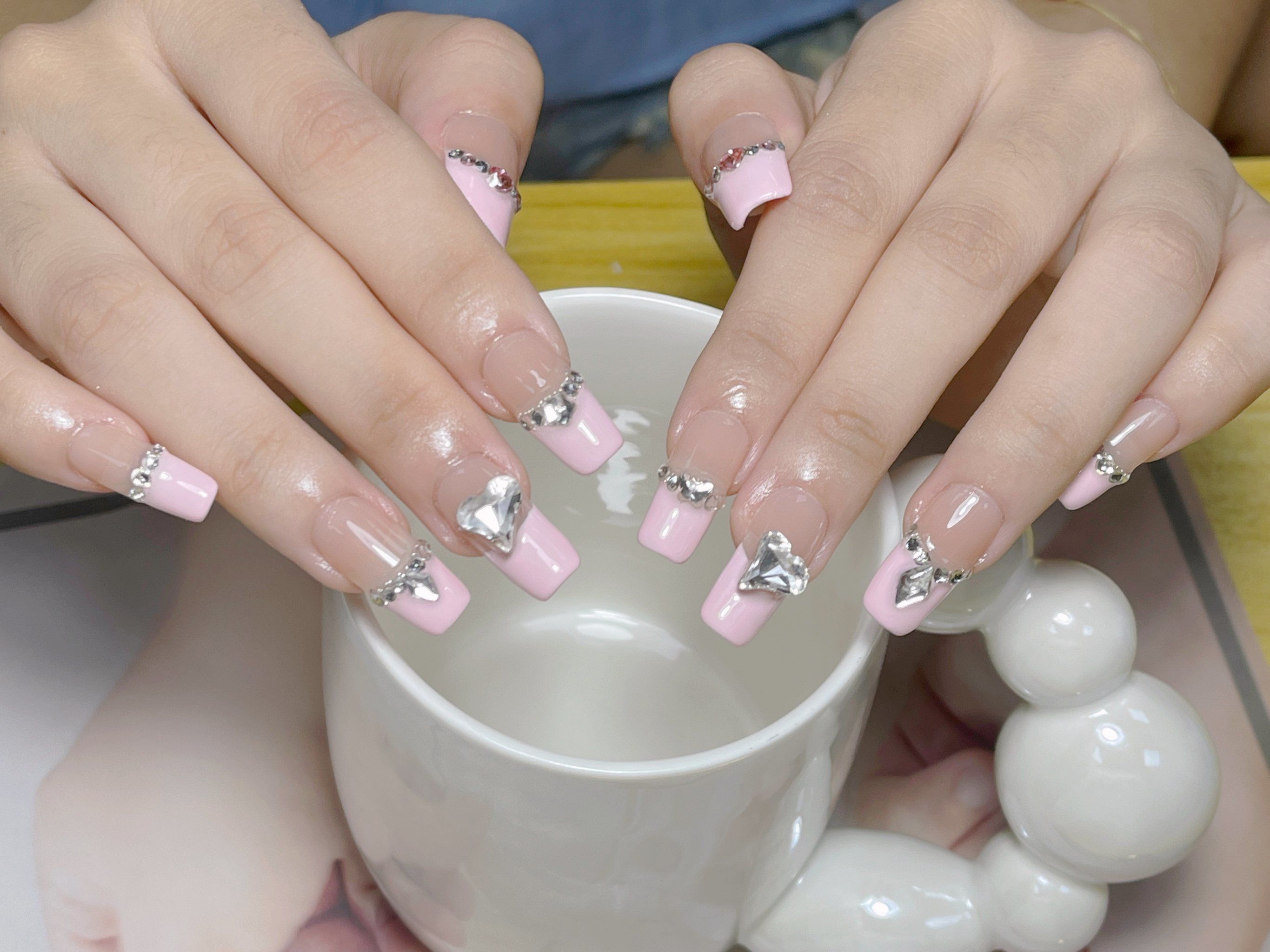 芭比粉法式美甲