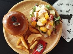 牛泰极-龙治汉堡(中华城店)