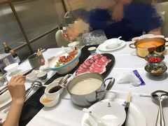 -红鼎豆捞·非遗鲍皇汤火锅(宝丰路店)