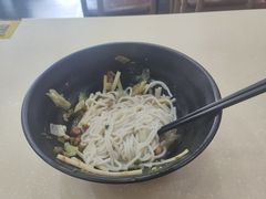 酸辣笋尖粉-龙记桂林米粉(财满街店)