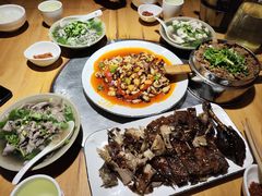 -大众跷脚牛肉馆·非遗传承单位(峨眉山店)