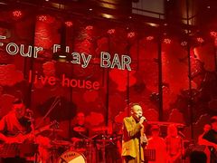 -FOUR PLAY BAR