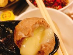 芝士包心牛丸-鲜入围煮花胶鸡海鲜火锅