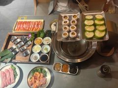 -围炉肉舍•炭烤活鳗•丹东海鲜烤肉(步行街店)