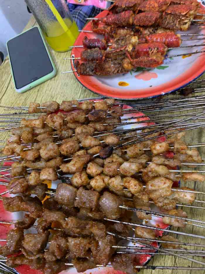 小胡子烧烤-"价格很美丽,肉串才1.5元,肉肉超级多的."-大众点评移动版