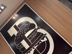 -麦当劳(上海虹桥站30B检票口楼上)