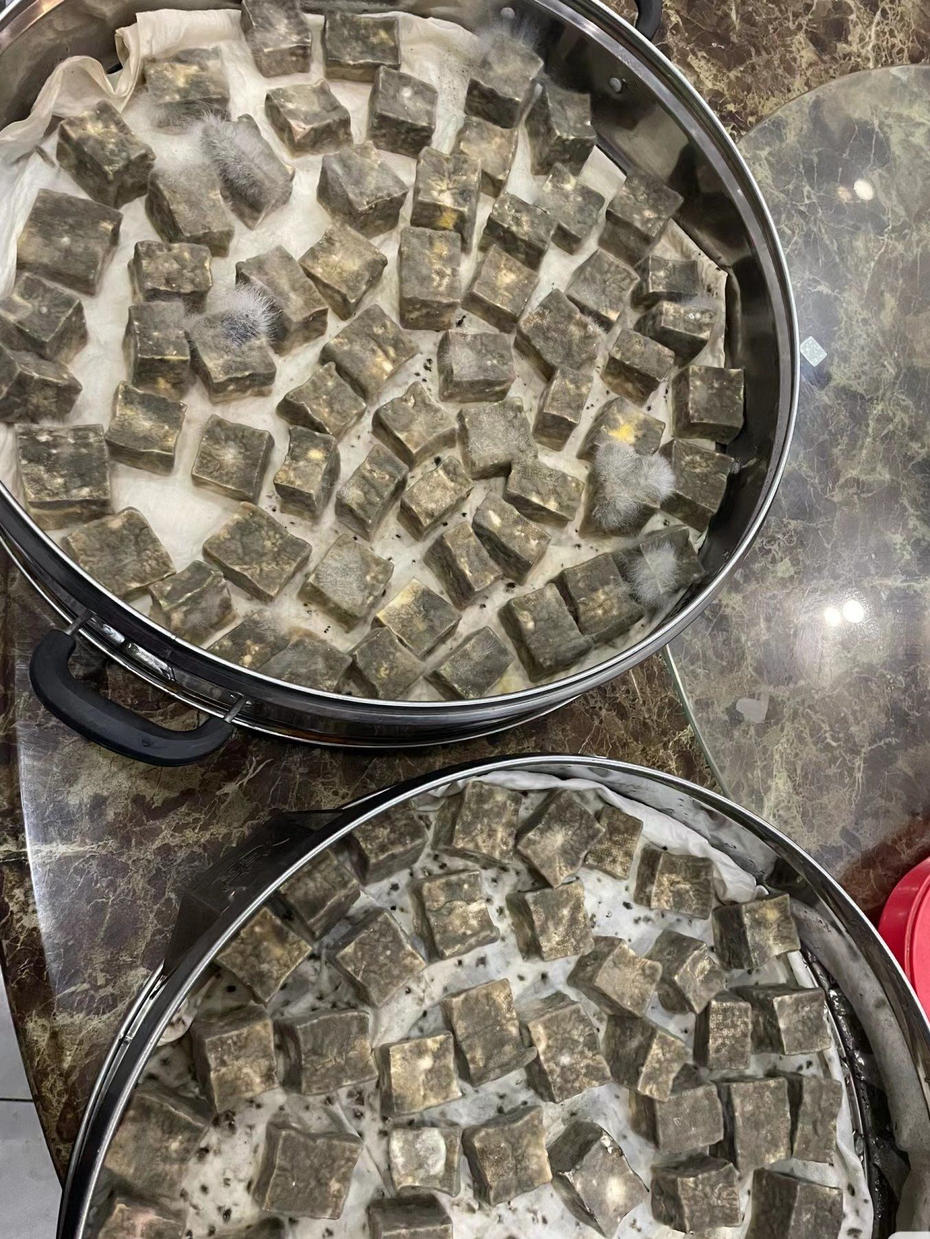 自己家里做出来的霉豆腐黑乎乎的