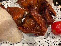 秘制脆皮乳鸽-避风塘(宝山万达店)