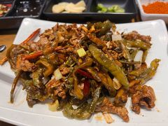 干辣椒炒牛肉-韩阳王石板烤肉