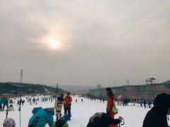 -采薇庄园四季滑雪场