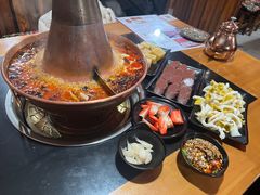 -果松木炭酸菜铜火锅·外婆参鸡汤