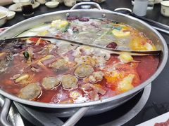 酸汤鸳鸯锅-周良天山牛杂城(天山路总店)