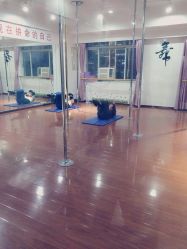 点击看大图 iphone_upload_pic-华翎国际钢管舞培训