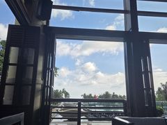 -亚龙湾喜来登·美景台大堂吧
