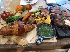 -Mark&Mars Restaurant