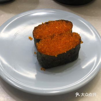 蓝盘6元，白盘12元，一个人吃5盘就饱了，不过才50多