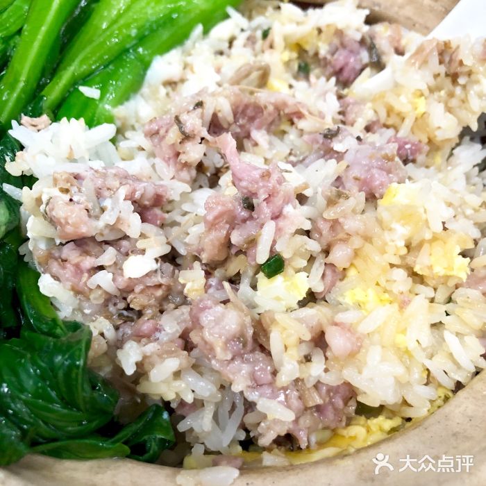 梅菜肉餅煲仔飯