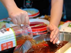 牛油骨汤鸳鸯锅-潘小辣鲜肉老火锅