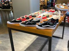 店内环境-东荟城名店仓