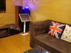 -小草屋轰趴馆别墅派对新场团建家庭聚会