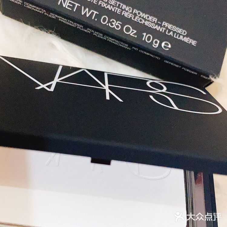 NARS大白饼 NARS流光美肌轻透蜜粉饼就是我们俗