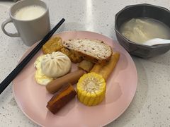 -上海虹桥中心爱琴海亚朵S酒店
