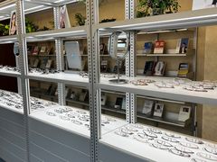 -无奔眼镜·蔡司·依视路授权店(马家堡店)
