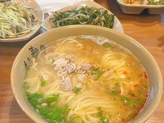 -亮亮面馆(经六路店)
