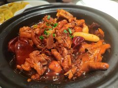 砂锅焗猪蹄凤爪-吕氏焗小鲜•海鲜青岛菜(八大关店)