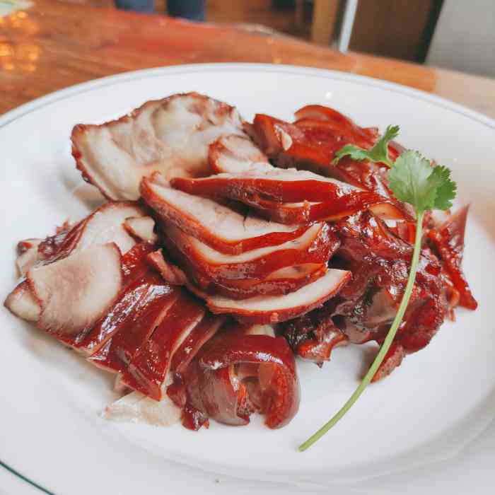 钻子牛肉厚实酱牛肉陪红绿辣椒还有有机花菜入味菠菜清爽一条红烧鱼真