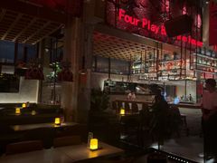 -FOUR PLAY BAR
