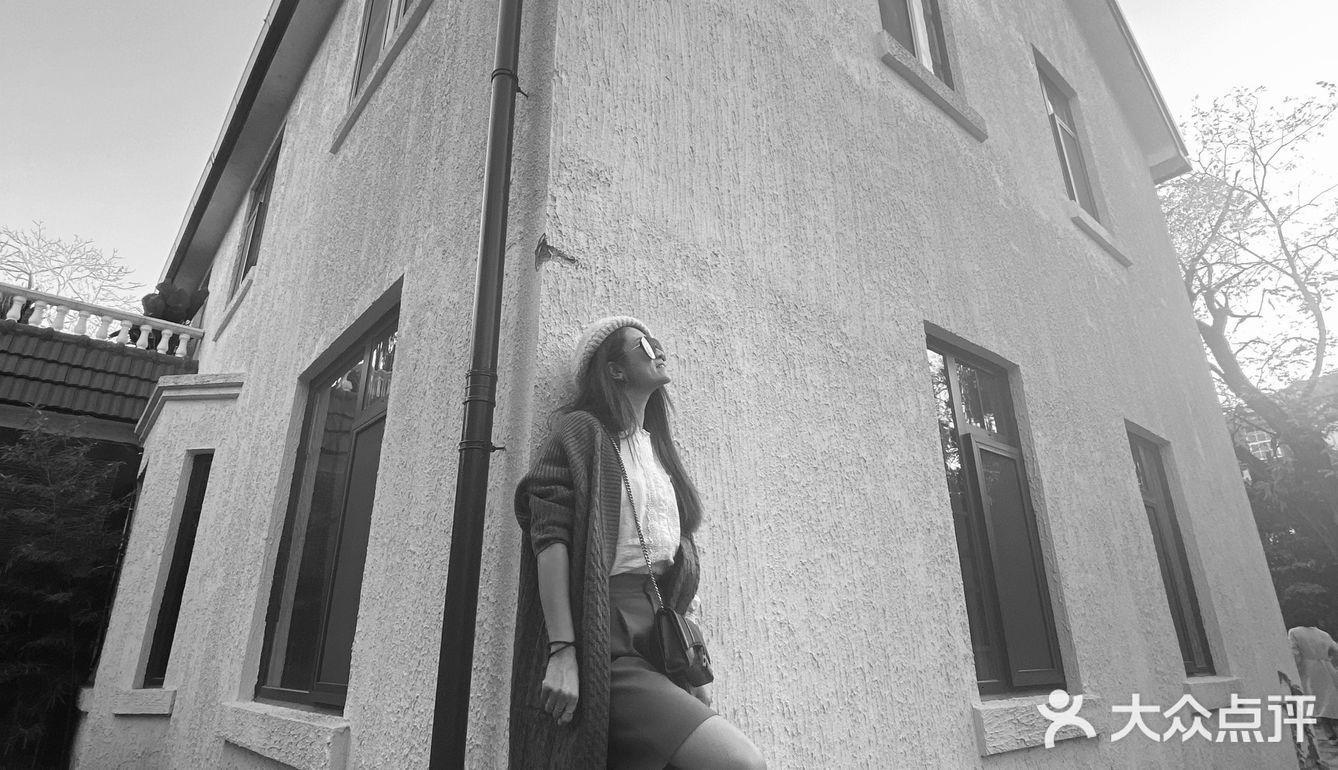 不经意的发现身边的小美好，随手拾起一片落叶