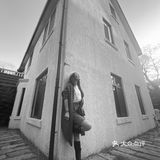 不经意的发现身边的小美好，随手拾起一片落叶