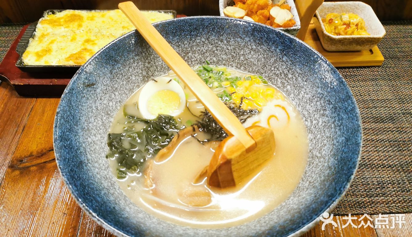 半夜食堂，城市の光