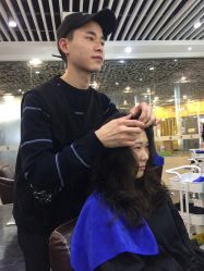 -变画·发型STUDIO