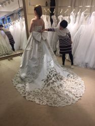 -满庭芳婚纱礼服店