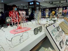 -宏宇眼镜蔡司依视路折扣店(兆佳眼镜城店)