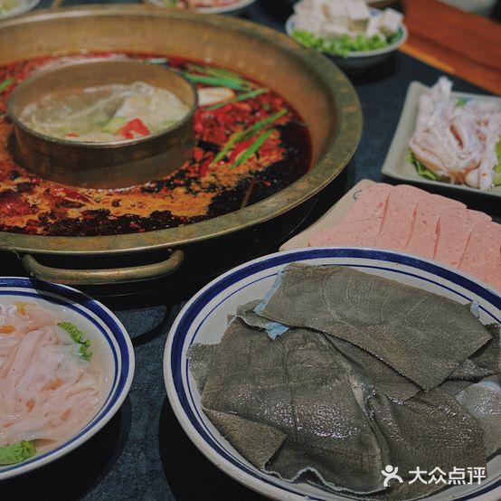 半山·鲜货重庆老火锅(古城店)