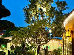 -茅草房·河畔园林火锅