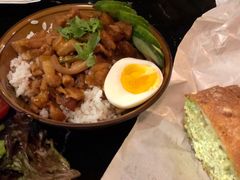 温泉蛋卤肉饭-Let's Taipei 非常烘焙(太古里店)