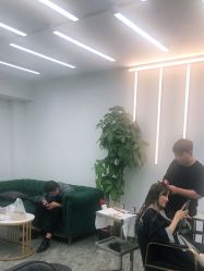 -MODEL'S HAIR